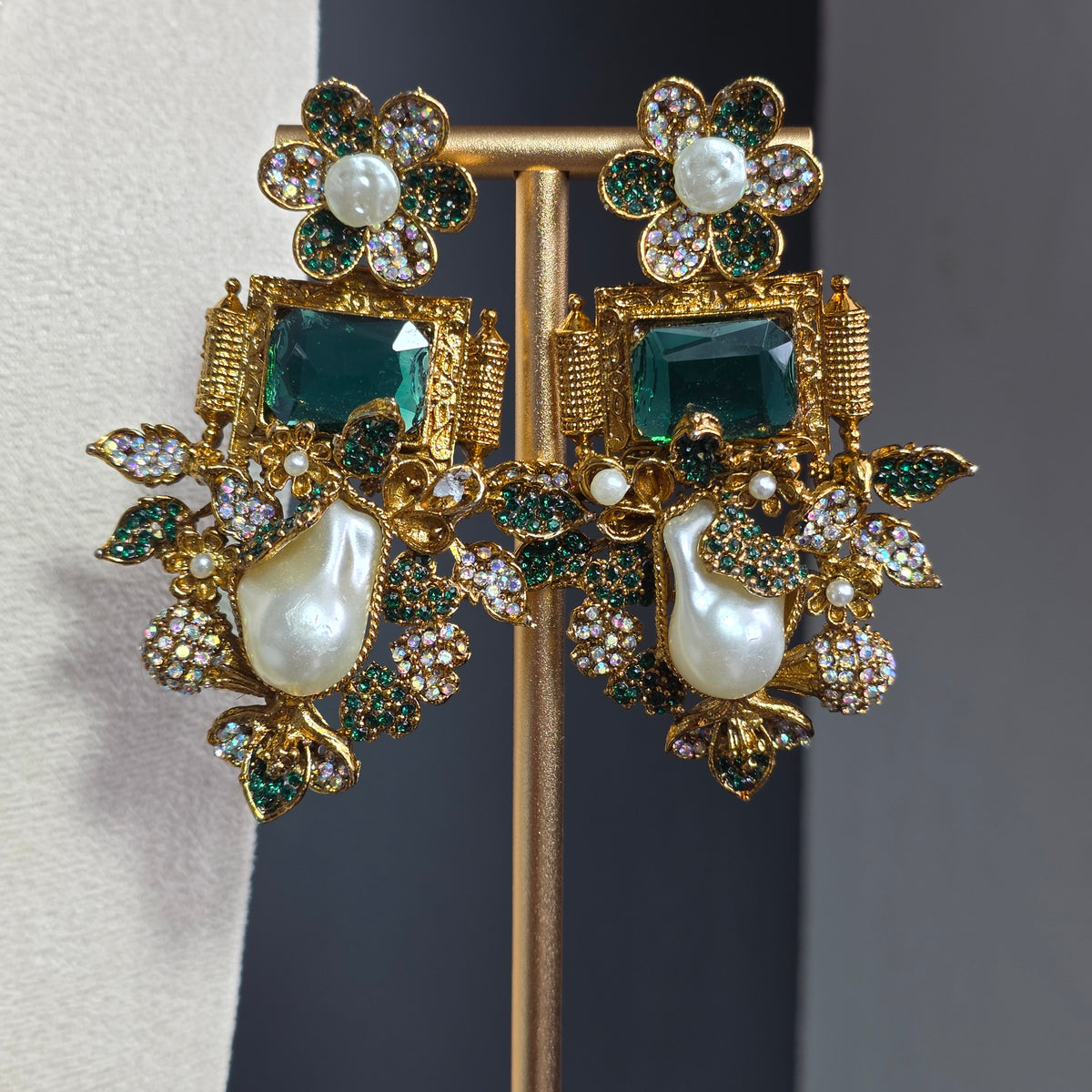 Elara Emerald Green Motif Stone Mala Set