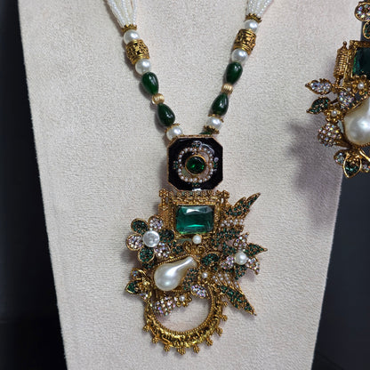 Elara Emerald Green Motif Stone Mala Set