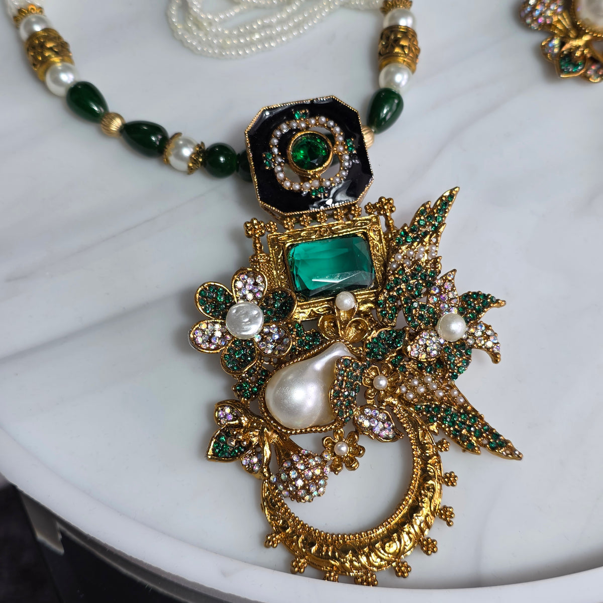 Elara Emerald Green Motif Stone Mala Set