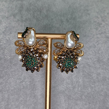 Elara Emerald Green Pearl Choker Set