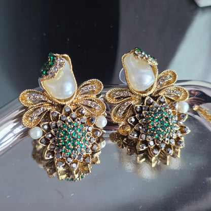 Elara Emerald Green Pearl Choker Set