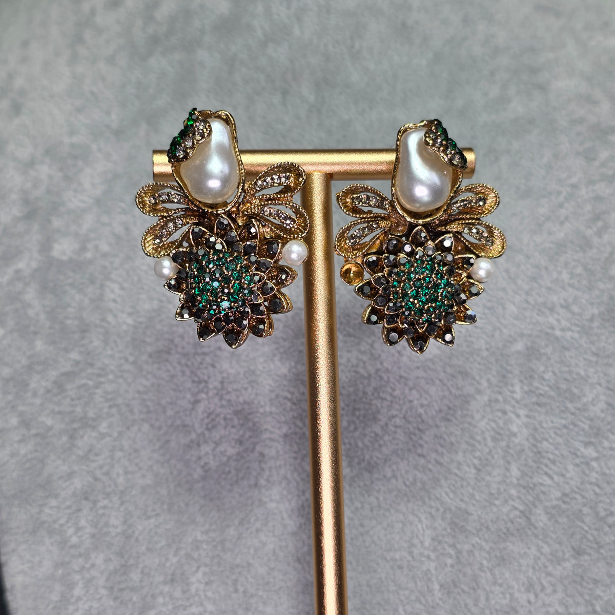 Elara Emerald Green Pearl Choker Set