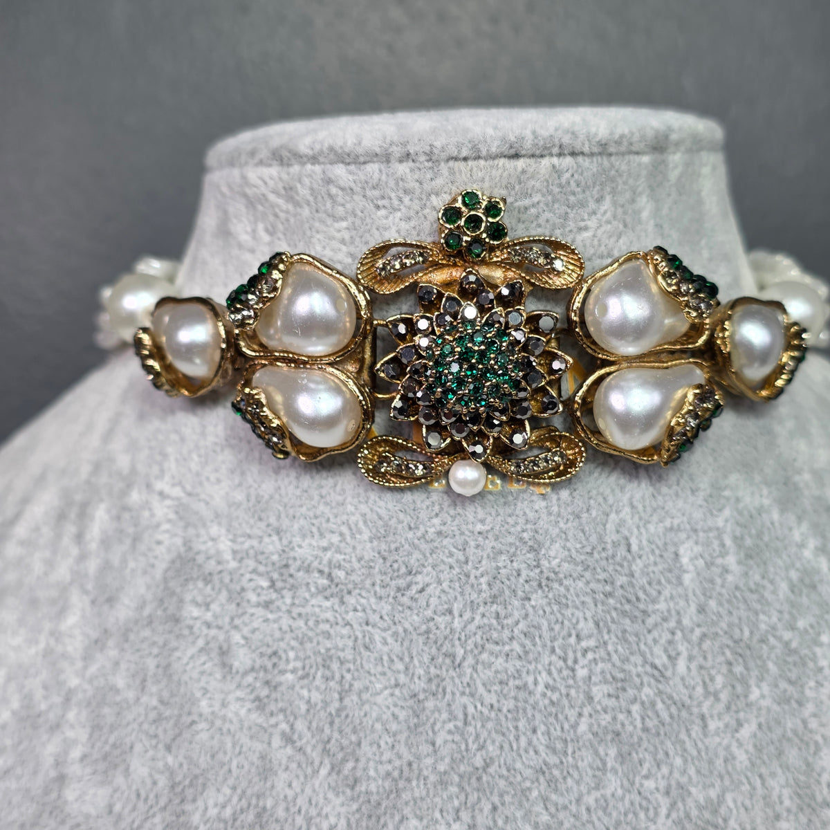 Elara Emerald Green Pearl Choker Set