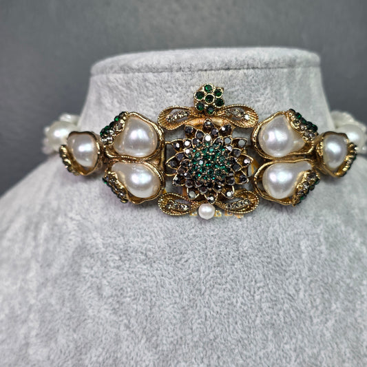 Elara Emerald Green Pearl Choker Set image 2