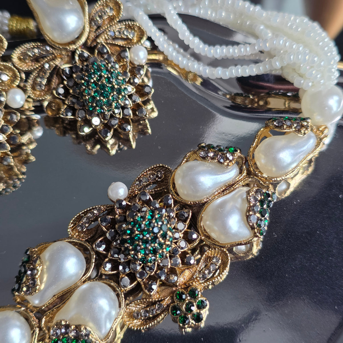 Elara Emerald Green Pearl Choker Set