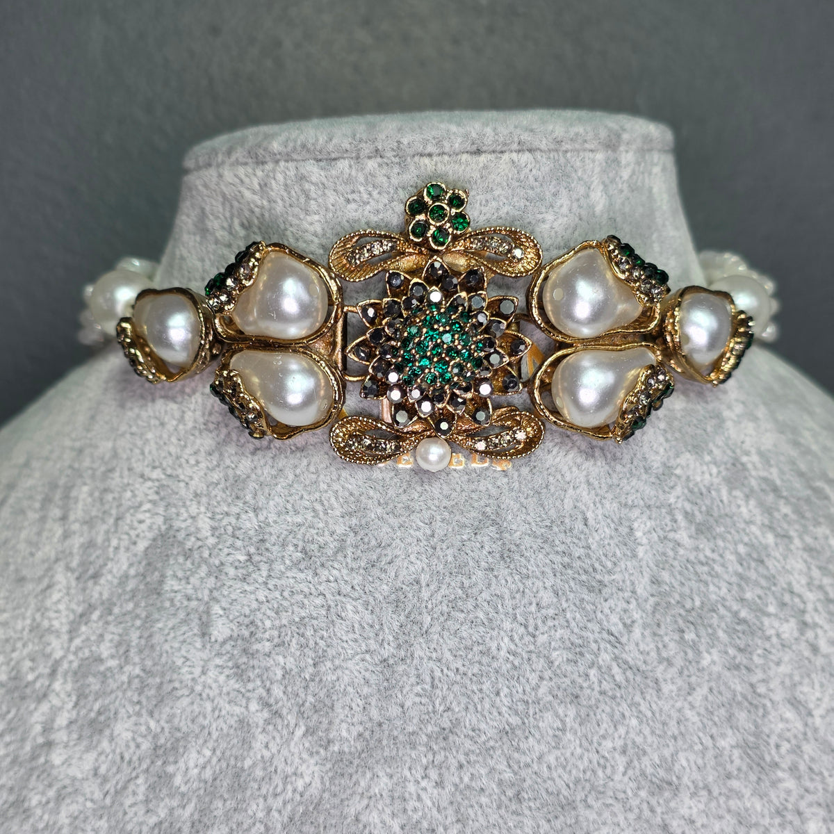 Elara Emerald Green Pearl Choker Set