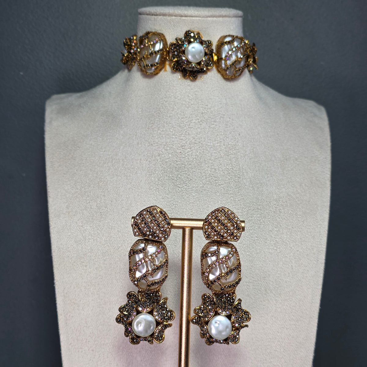 Elara Pearl Grey Stone Choker Set
