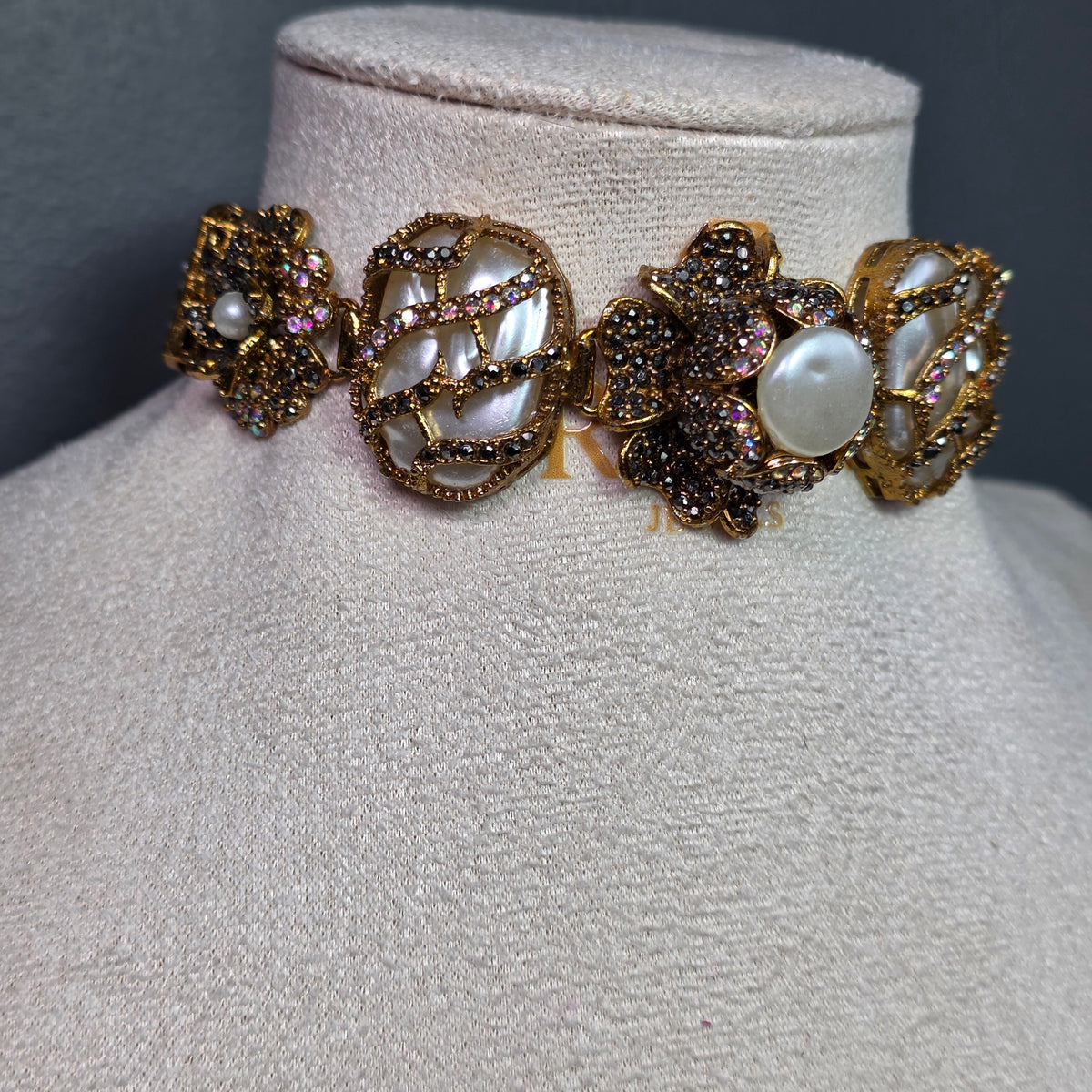 Elara Pearl Grey Stone Choker Set