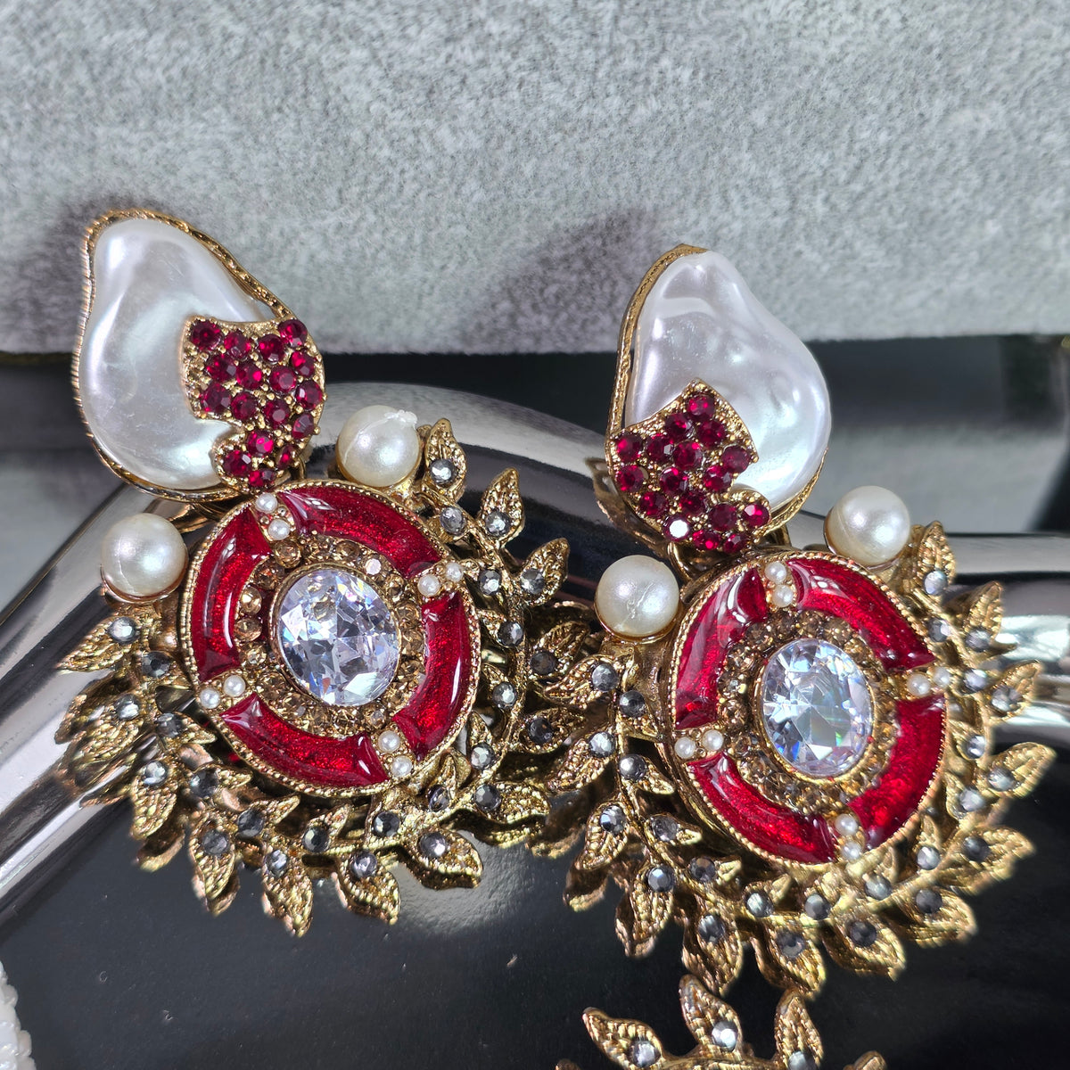 Elara Red Pearl Choker Set