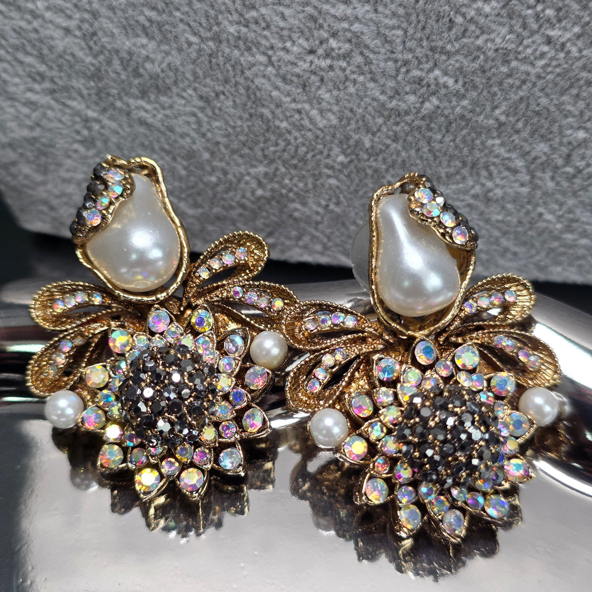 Elara Pearl iridescent choker set
