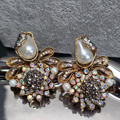 Elara Pearl iridescent choker set