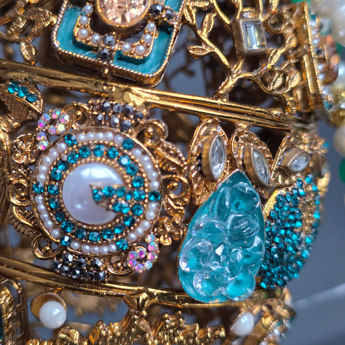 Emerald Green Encrusted Potli